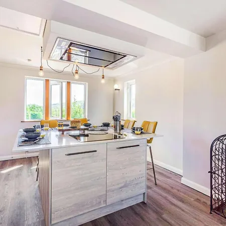 4 Bed In Skipton Oc-89095 Holiday home *