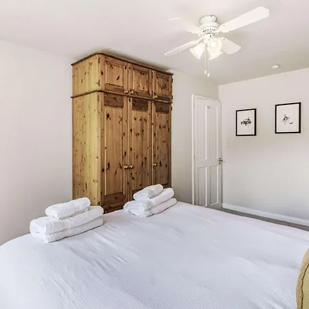 4 Bed In Skipton Oc-89095 Holiday home *