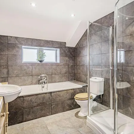 4 Bed In Skipton Oc-89095 Holiday home